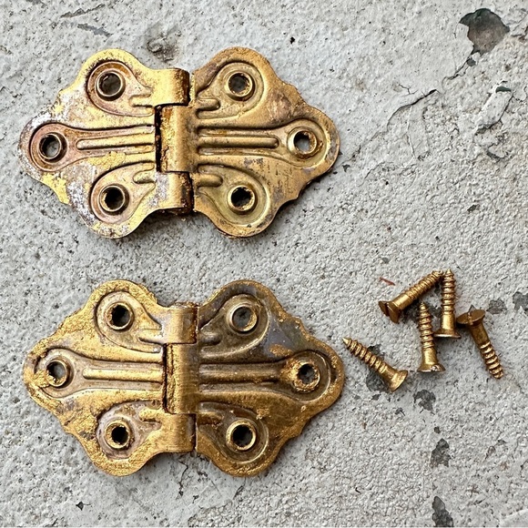 Gilded Gold Ornamental Butterfly Hinges - Picture 6 of 8